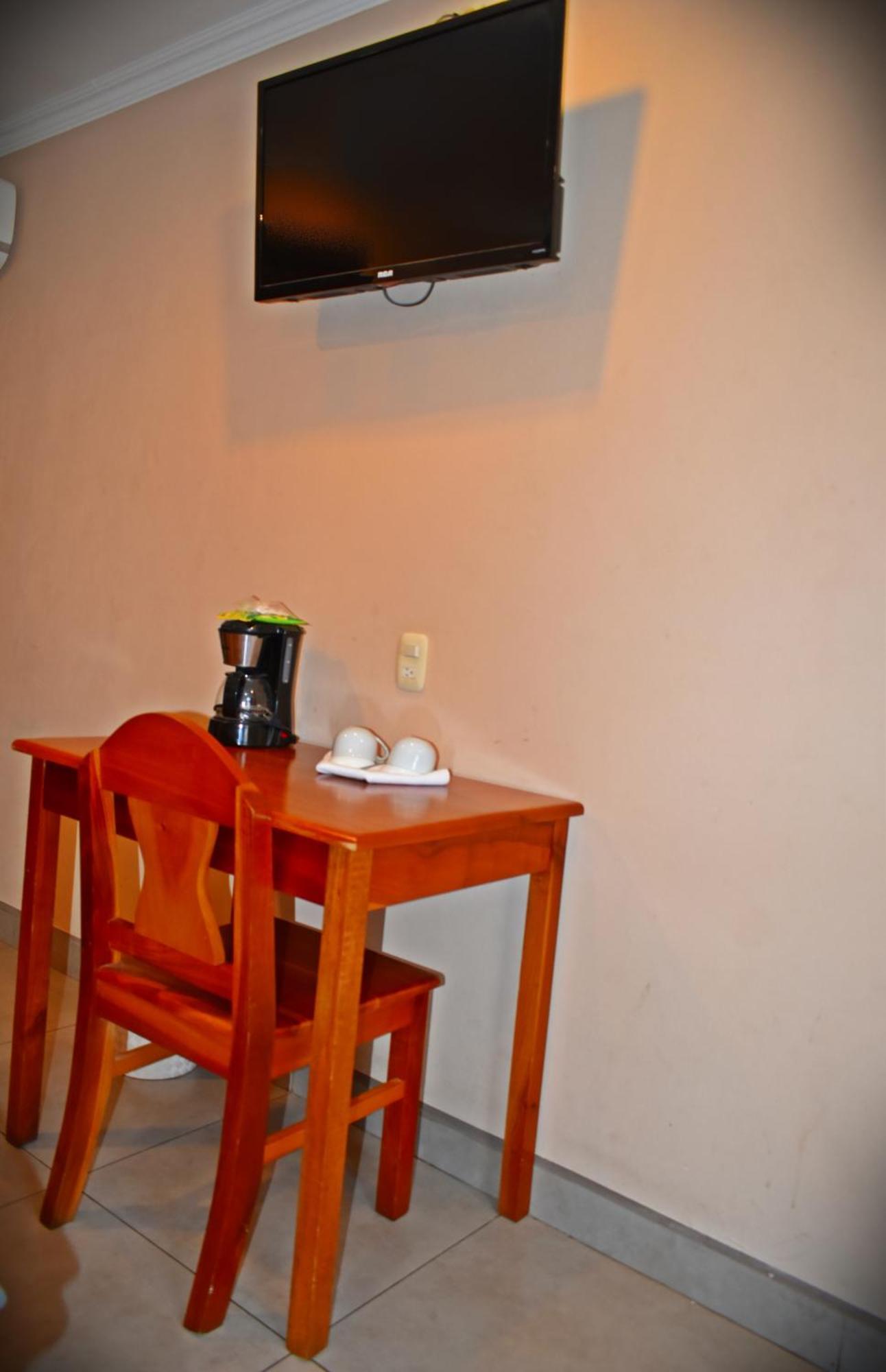 Hotel Cabinas Midey Puntarenas Exterior photo