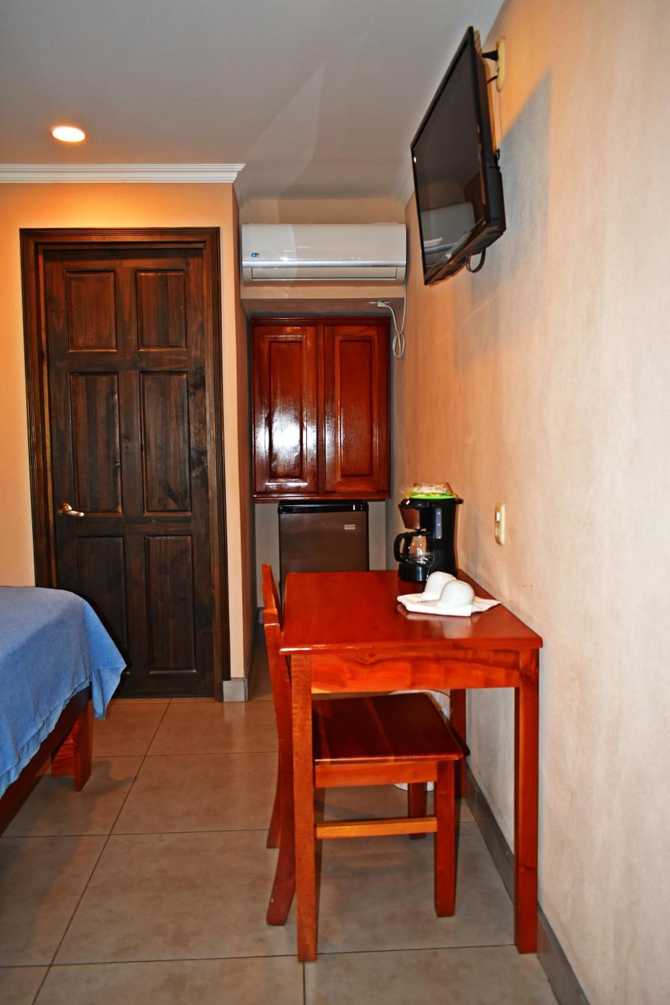 Hotel Cabinas Midey Puntarenas Exterior photo